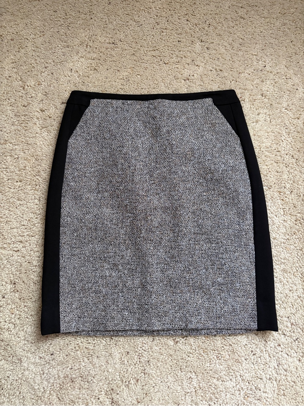 White House Black Market Black and Gray Tweed Pencil Skirt size 8  (159)